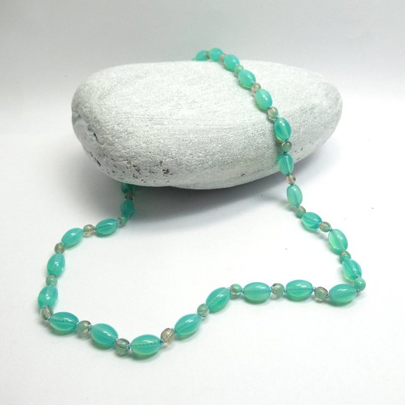 Uranium glass bead Necklace - Picture 1 of 10